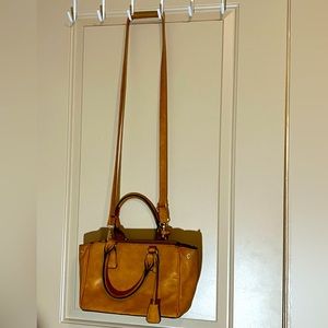 Isabelle crossbody bag. Light brown.